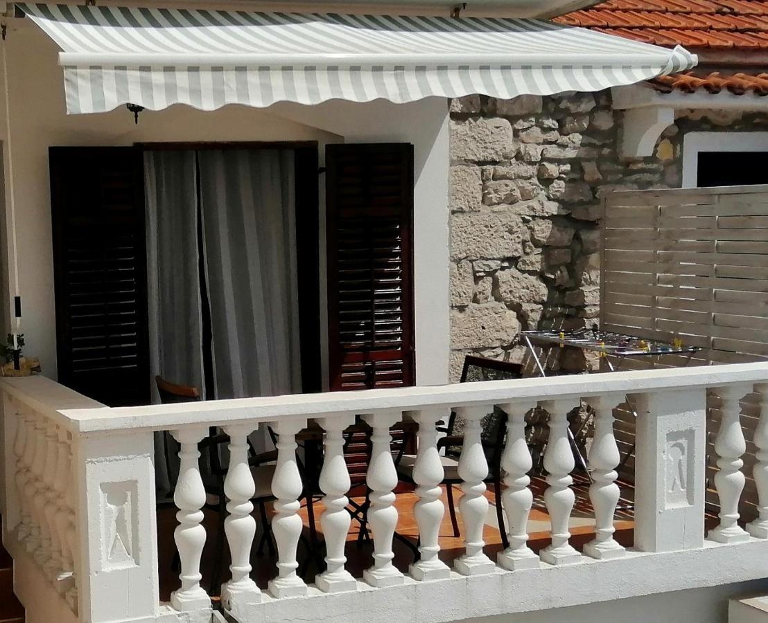 Apartments Dalmatian Stone House Turanj Exterior photo