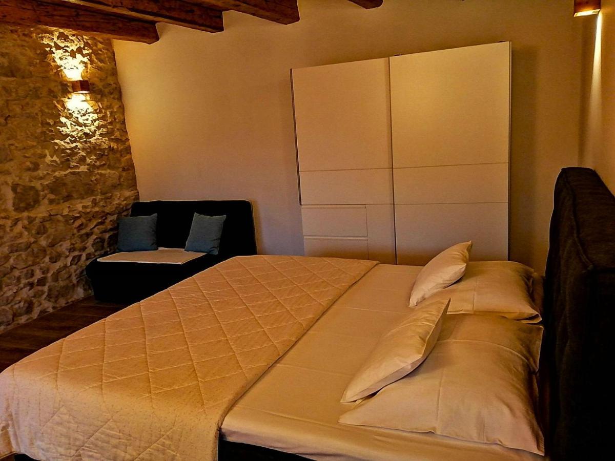 Apartments Dalmatian Stone House Turanj Exterior photo
